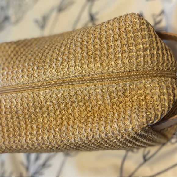 New Stylish Wicker Design Make-up Bag By Pureology - Picture 2 of 4